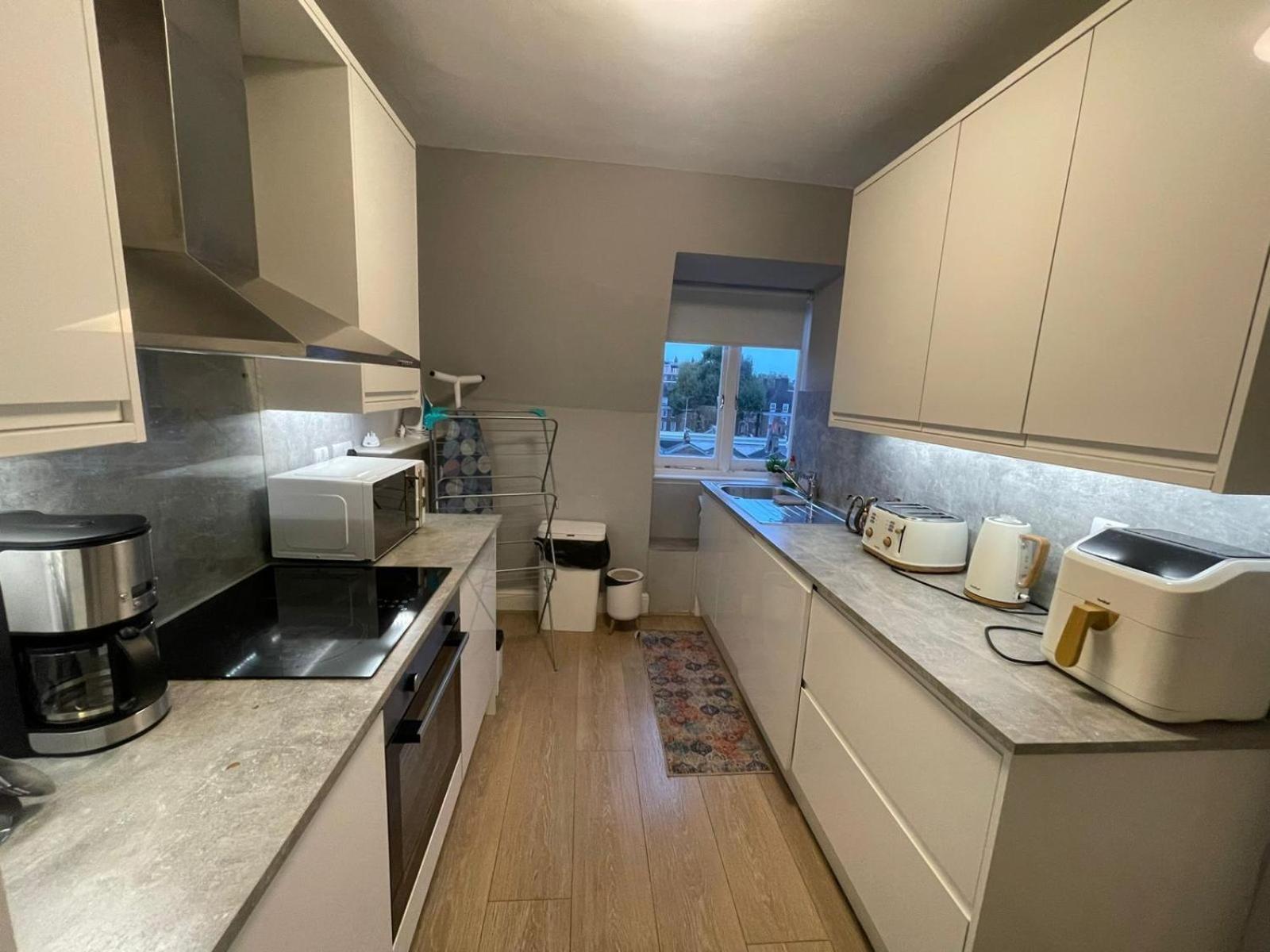 Apartments In The Heart Of High Street Kensington London Room photo