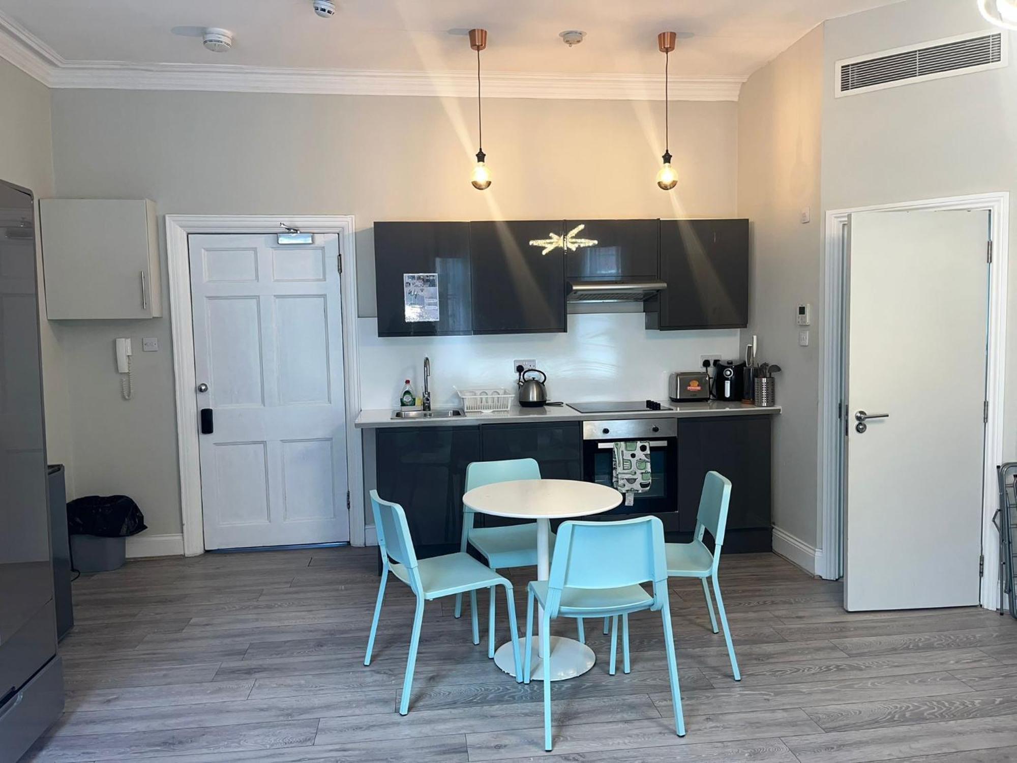 Apartments In The Heart Of High Street Kensington London Room photo